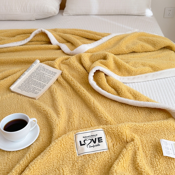 91家纺网 家纺一手货源 找家纺 沐棉 2024新款牛奶绒菠萝格包边羊羔绒泰迪绒毛毯-静物图 柠檬黄