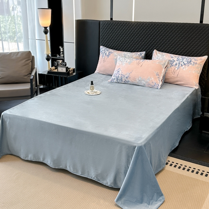 91家纺网 家纺一手货源 找家纺 晚安 2024新款小清新印花牛奶绒大版花牛奶绒四件套 薰衣草