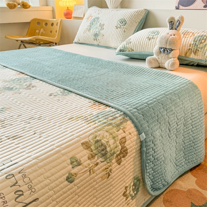 91家纺网 家纺一手货源 找家纺 2024新款全棉卡通印花宝宝绒双拼床盖床垫 水墨江南