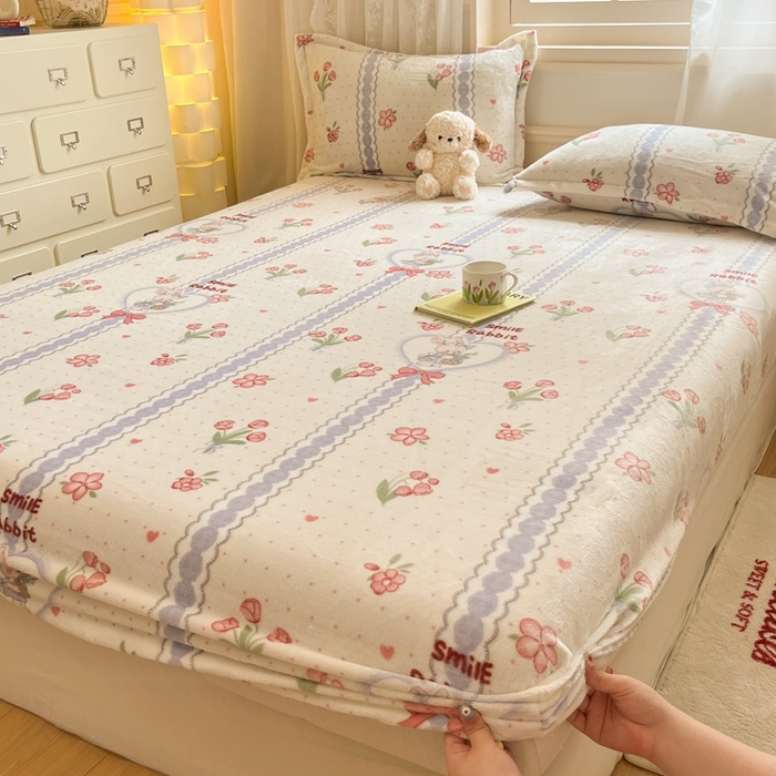 91家纺网 家纺一手货源 找家纺 川悦生活 2024新款加厚牛奶绒印花单床笠 床笠花意小兔