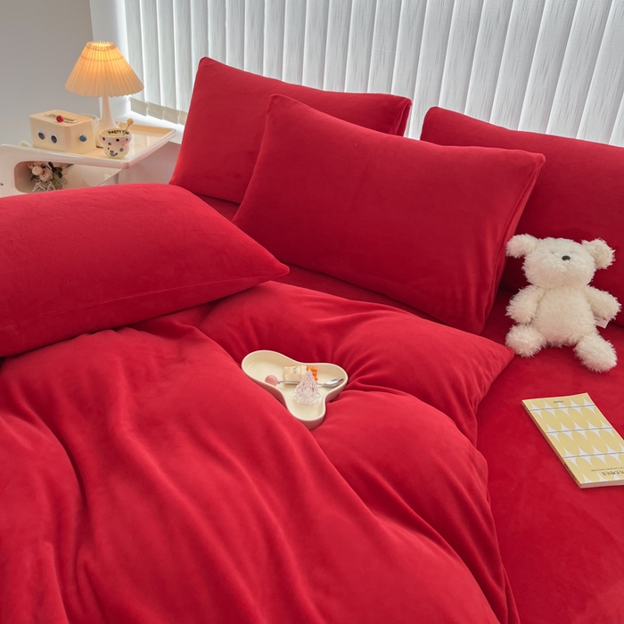 91家纺网 家纺一手货源 找家纺 言熙居 2024新款纯色双拼30克8一9斤牛奶绒四件套 亮红