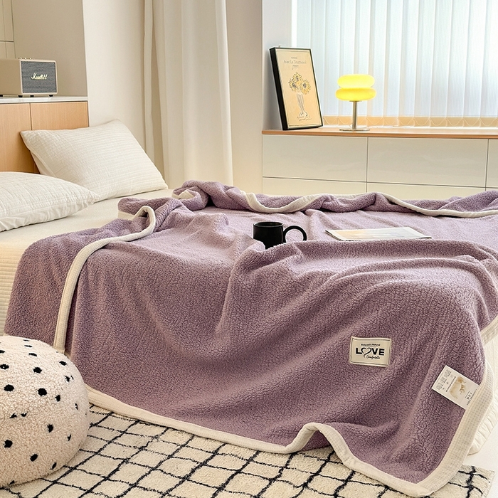 91家纺网 家纺一手货源 找家纺 沐棉 2024新款牛奶绒菠萝格包边羊羔绒泰迪绒毛毯-静物图 星辰紫