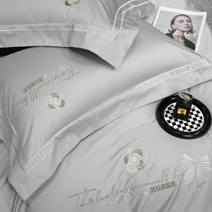 91家纺网 家纺一手货源 找家纺 绒博士 2024新款160支长绒棉四件套-巴黎之约 浅灰