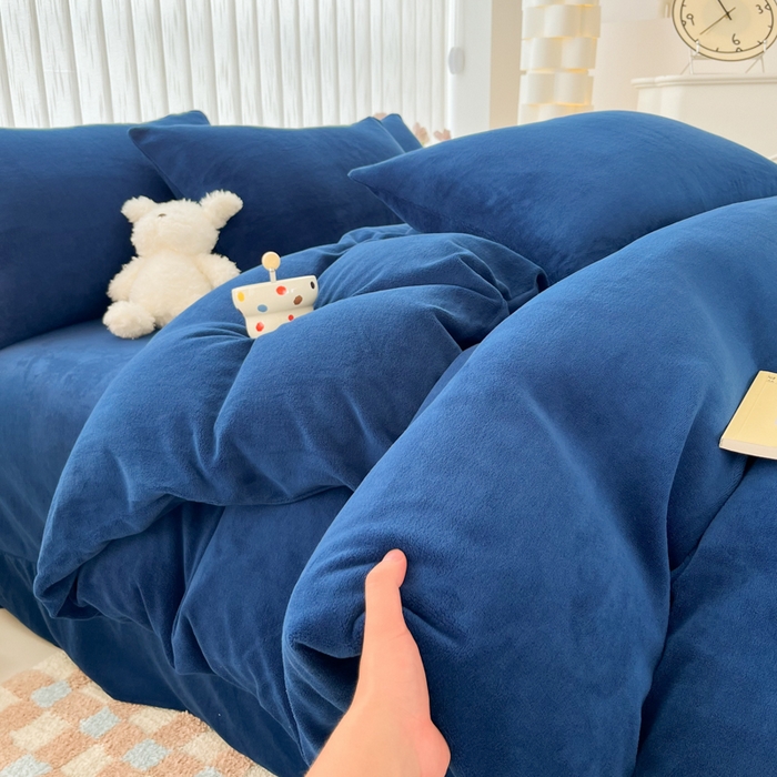 91家纺网 家纺一手货源 找家纺 言熙居 2024新款纯色双拼30克8一9斤牛奶绒四件套 亮蓝