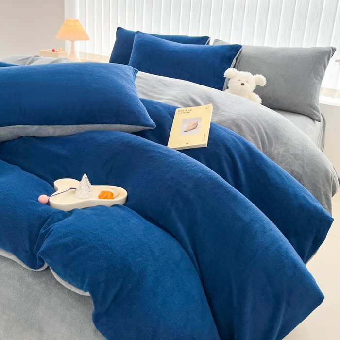 91家纺网 家纺一手货源 找家纺 言熙居 2024新款纯色双拼30克8一9斤牛奶绒四件套 亮蓝拼浅灰