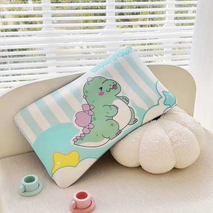 91家纺网 家纺一手货源 找家纺 悦织湾家纺 2025新款A类卡通凉感亲肤单品枕套直边款 爱心恐龙