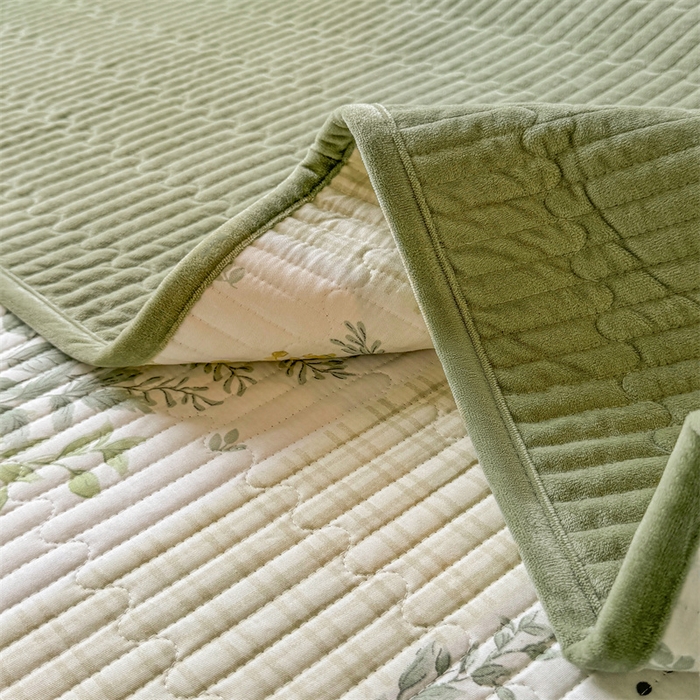 91家纺网 家纺一手货源 找家纺 2024新款全棉卡通印花宝宝绒双拼床盖床垫 热带雨林