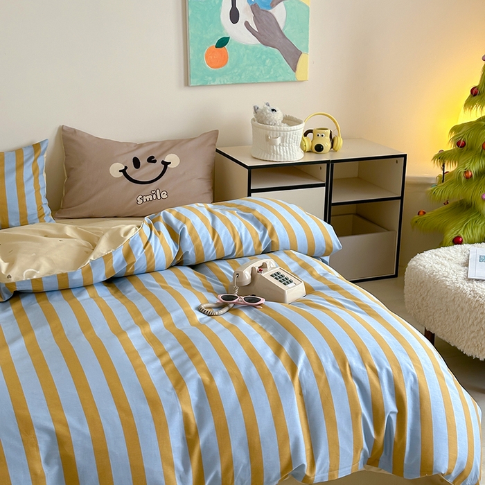 91家纺网 家纺一手货源 找家纺 2024新款40支13372全棉数码大版趣味系列四件套 卡其笑脸