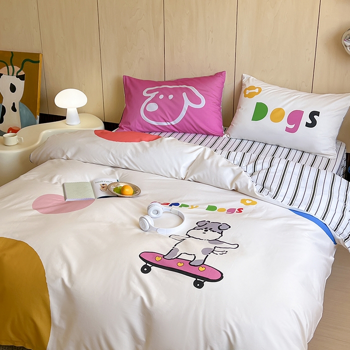 91家纺网 家纺一手货源 找家纺 2024新款40S设计师款全棉大版趣味印花系列四件套 滑板小狗