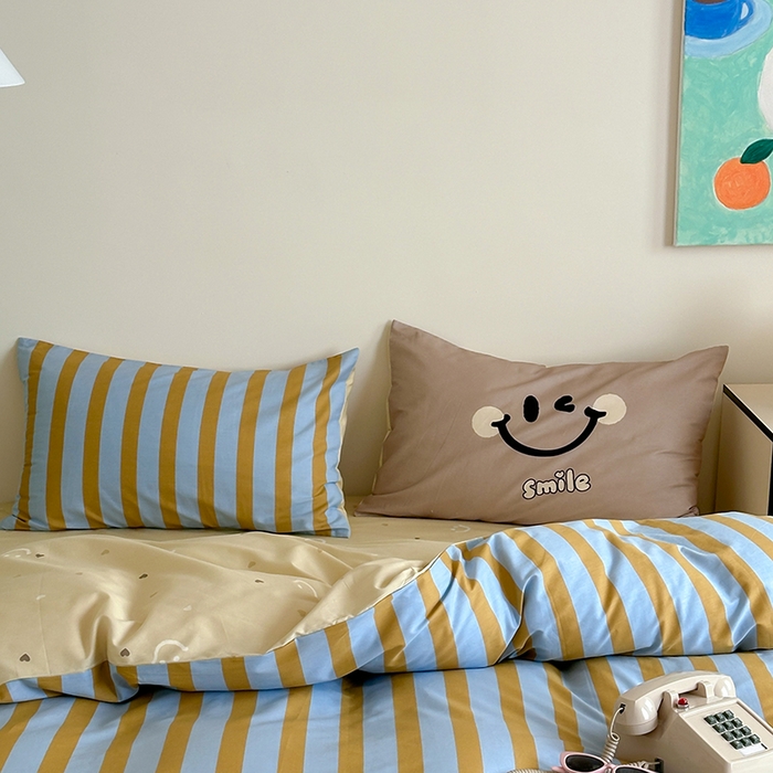 91家纺网 家纺一手货源 找家纺 2024新款40支13372全棉数码大版趣味系列四件套 卡其笑脸