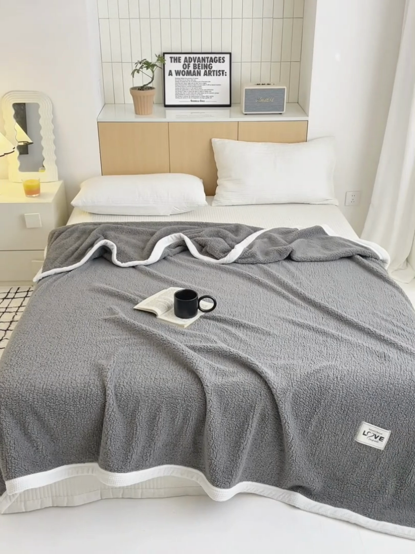 91家纺网 家纺一手货源 找家纺 沐棉 2024新款牛奶绒菠萝格包边羊羔绒泰迪绒毛毯-静物图 绅士灰