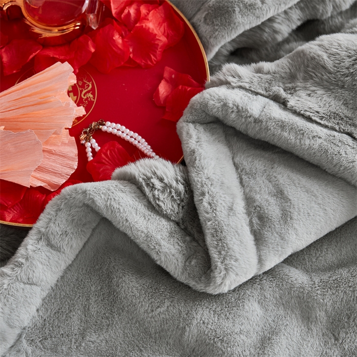 91家纺网 家纺一手货源 找家纺 2025新款仿皮草摩登艺术毛毯毯子子家用毛毛毯毯子四季盖毛毯毯子 艺术蓝灰