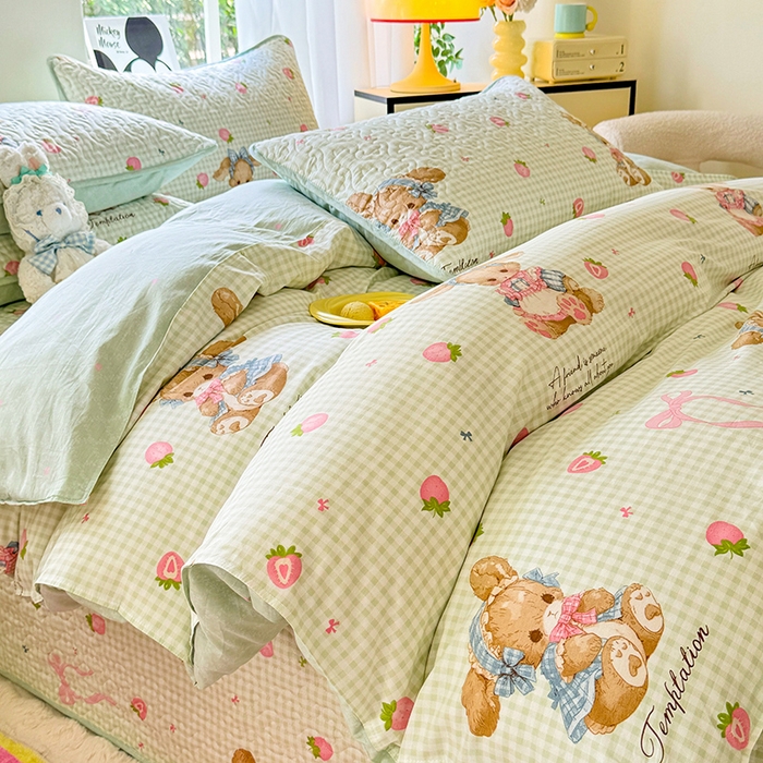 91家纺网 家纺一手货源 找家纺 美达家纺 2025新款A类全棉夹棉洛丽塔系列双面全棉榻榻米床盖四件套 瑞贝特