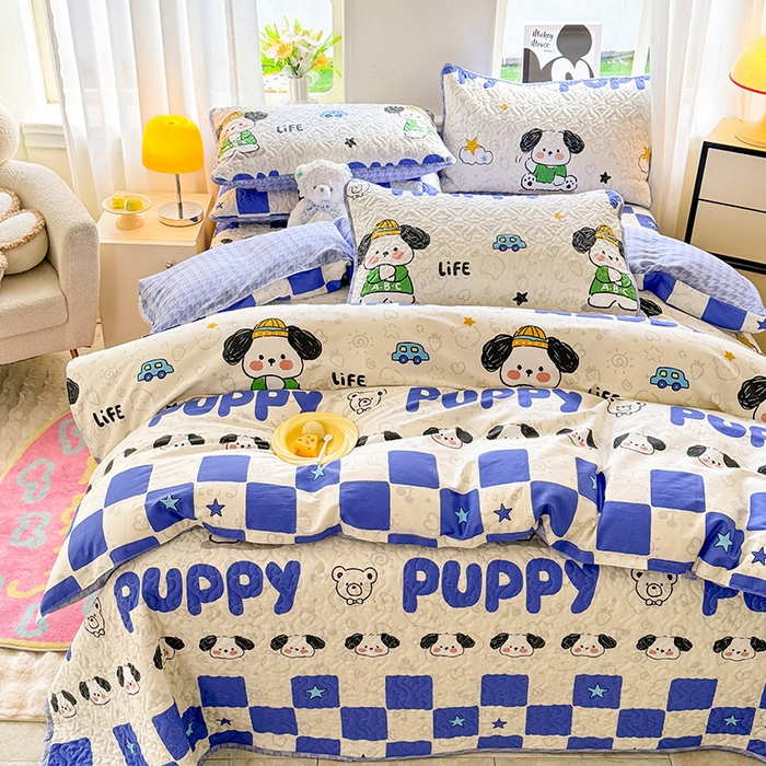 91家纺网 家纺一手货源 找家纺 美达家纺 2025新款A类全棉夹棉洛丽塔系列双面全棉榻榻米床盖四件套 欢喜狗狗