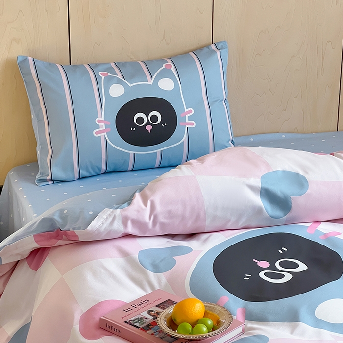 91家纺网 家纺一手货源 找家纺 2024新款40S设计师款全棉大版趣味印花系列四件套 爱心猫