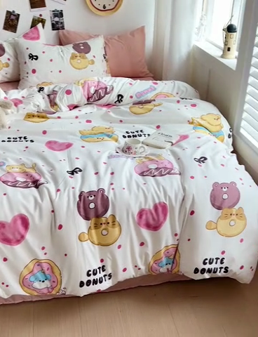 91家纺网 家纺一手货源 找家纺 星巴k家纺 2024新款A类超柔水洗棉印花四件套 微笑甜甜圈