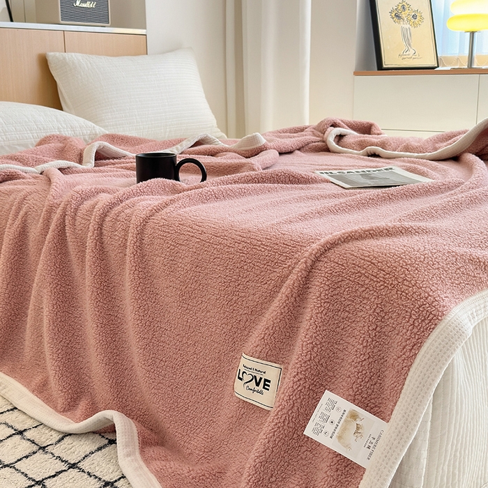 91家纺网 家纺一手货源 找家纺 （总）沐棉 2024新款牛奶绒菠萝格包边羊羔绒泰迪绒毛毯-静物图