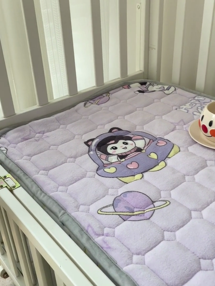 91家纺网 家纺一手货源 找家纺 富馨莱 2024新款牛奶绒幼儿园床垫加厚5D透气 甜美星际