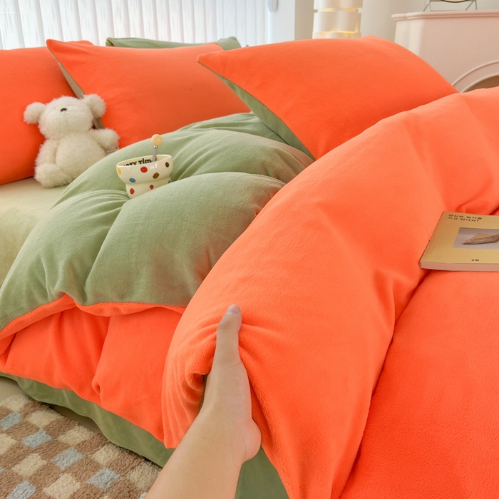 91家纺网 家纺一手货源 找家纺 言熙居 2024新款纯色双拼30克8一9斤牛奶绒四件套 艳橙拼果绿
