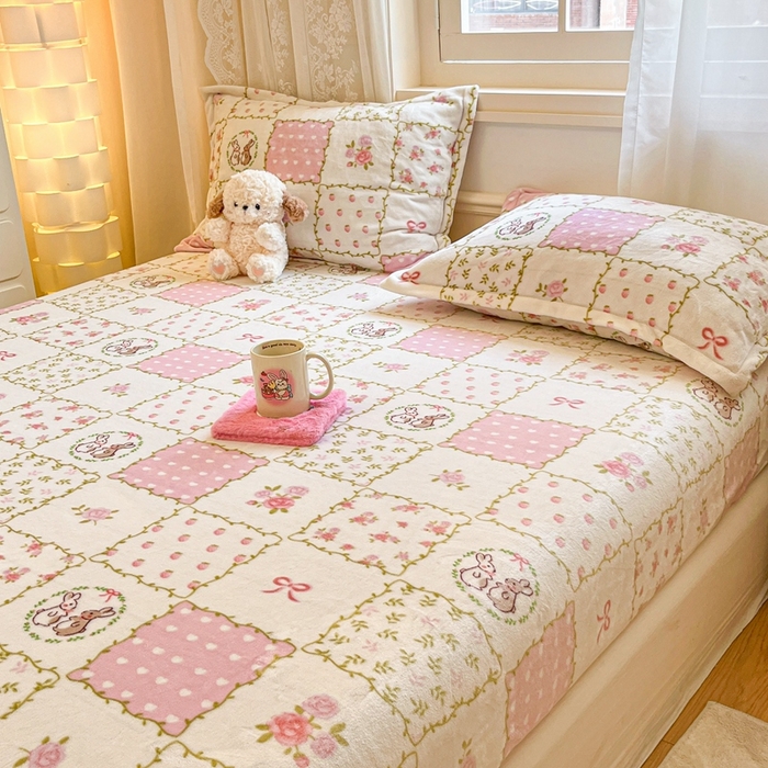 91家纺网 家纺一手货源 找家纺 川悦生活 2024新款加厚牛奶绒印花单床笠 床笠花蜜兔兔