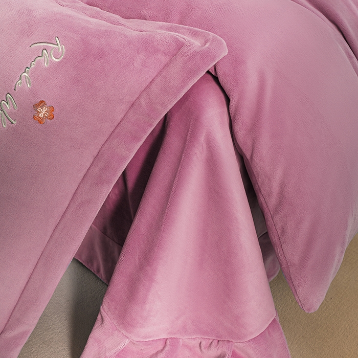 91家纺网 家纺一手货源 找家纺 绒博士 2024新款220克牛奶绒秋冬保暖四件套-花颜小熊 花颜小熊-豆沙