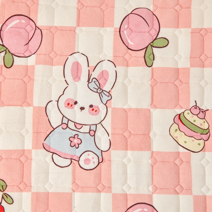 91家纺网 家纺一手货源 找家纺 富馨莱 2024新款牛奶绒幼儿园床垫加厚5D透气 桃子兔兔