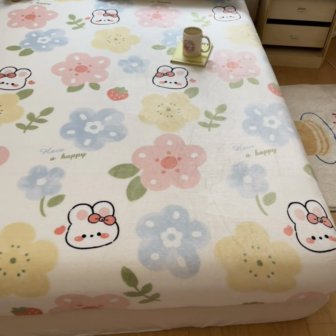 91家纺网 家纺一手货源 找家纺 川悦生活 2024新款加厚牛奶绒印花单床笠 床笠花茶小兔