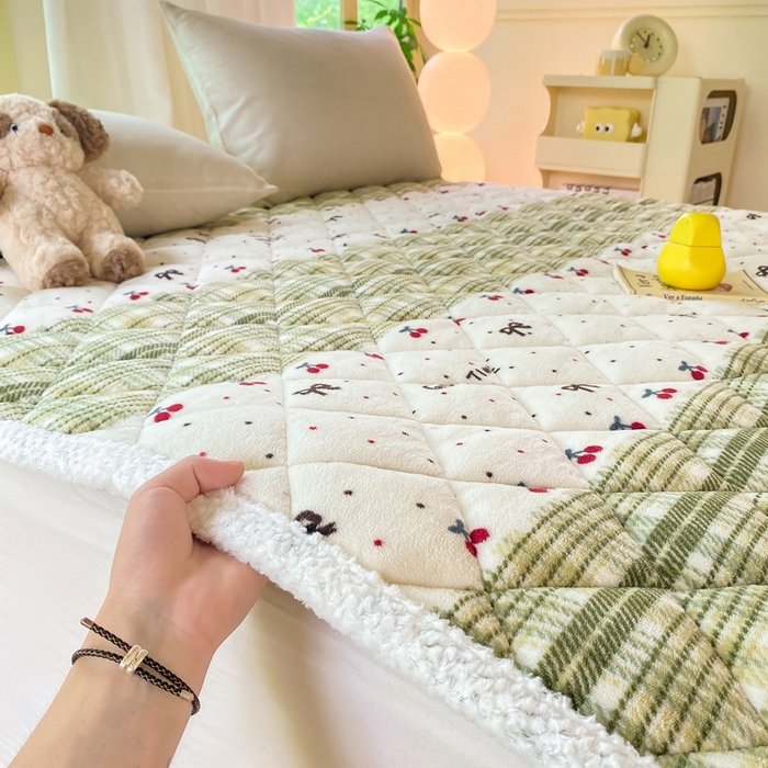 91家纺网 家纺一手货源 找家纺 正邦家纺 2024新款牛奶绒床垫小清新加厚床褥保暖宽包边可机洗床护垫床褥 樱桃花语