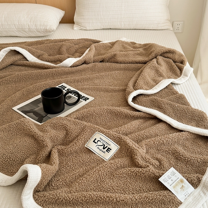 91家纺网 家纺一手货源 找家纺 沐棉 2024新款牛奶绒菠萝格包边羊羔绒泰迪绒毛毯-静物图 简约咖