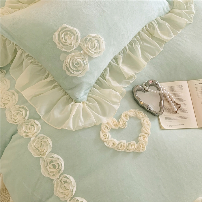 91家纺网 家纺一手货源 找家纺 富盛家纺 2024新款牛奶绒盘花刺绣四件套-玫瑰花园 玫瑰花园-绿