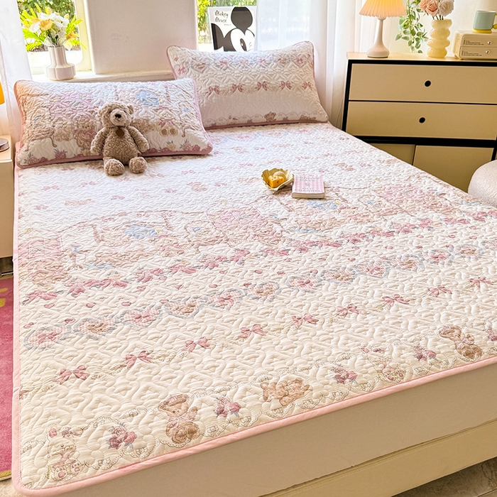 91家纺网 家纺一手货源 找家纺 美达家纺 2025新款A类全棉夹棉洛丽塔系列地垫床垫床褥 缦尼熊