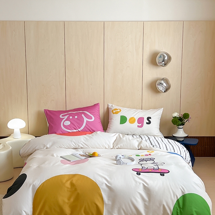 91家纺网 家纺一手货源 找家纺 2024新款40S设计师款全棉大版趣味印花系列四件套 滑板小狗