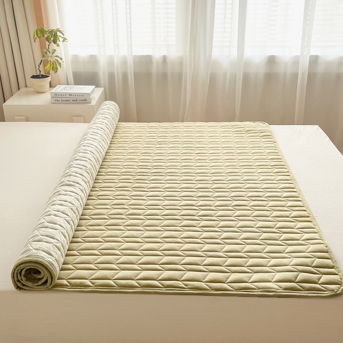 91家纺网 家纺一手货源 找家纺 2024新款40支全棉夹棉床垫 浅黄