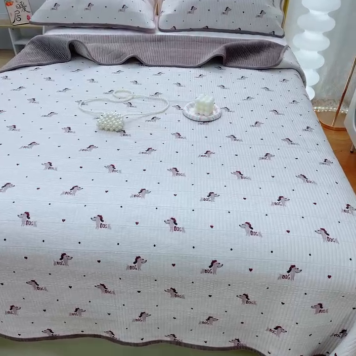 91家纺网 家纺一手货源 找家纺 2024新款棉加绒双面两用四季款床盖三件套 波比狗