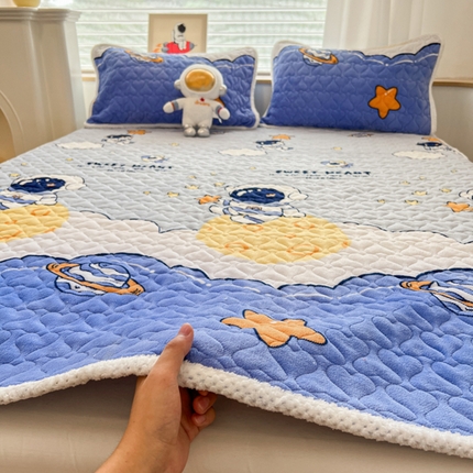 91家纺网 家纺一手货源 找家纺 孩子王 2024新款印花牛奶绒薄款床垫加厚绒保暖床护垫床笠 床单款-梦幻月球