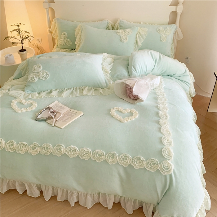 91家纺网 家纺一手货源 找家纺 富盛家纺 2024新款牛奶绒盘花刺绣四件套-玫瑰花园 玫瑰花园-绿