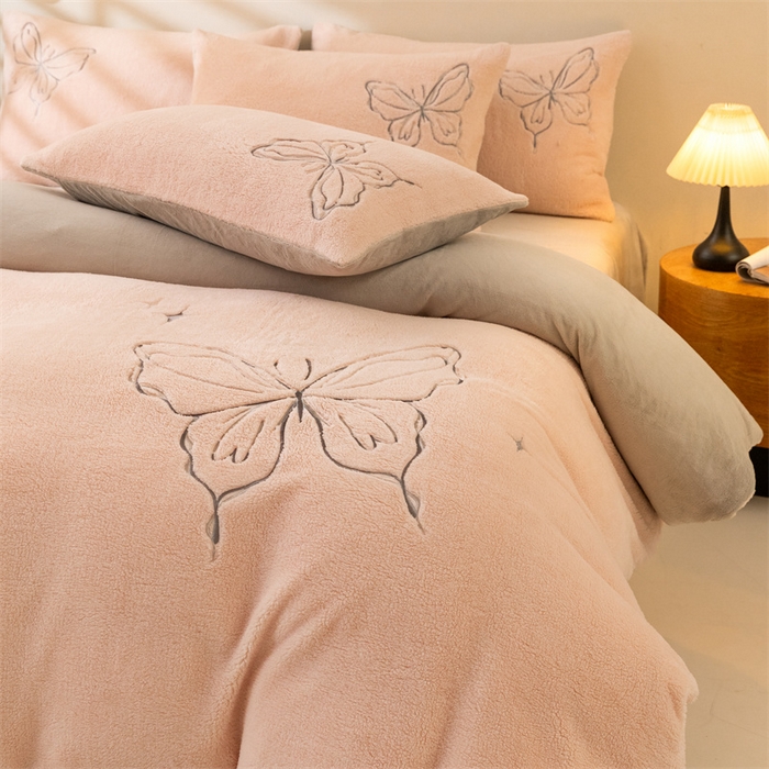 91家纺网 家纺一手货源 找家纺 2024新保暖-秋冬A类南极绒刺绣四件套-蝶羽系列 蝶羽-粉芋糯灰