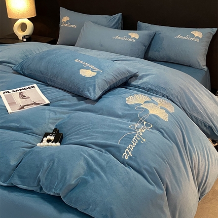 91家纺网 家纺一手货源 找家纺 2024新款水晶绒纯色四件套-银杏系列 银杏-宾利蓝