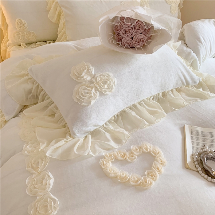 91家纺网 家纺一手货源 找家纺 富盛家纺 2024新款牛奶绒盘花刺绣四件套-玫瑰花园 玫瑰花园-白