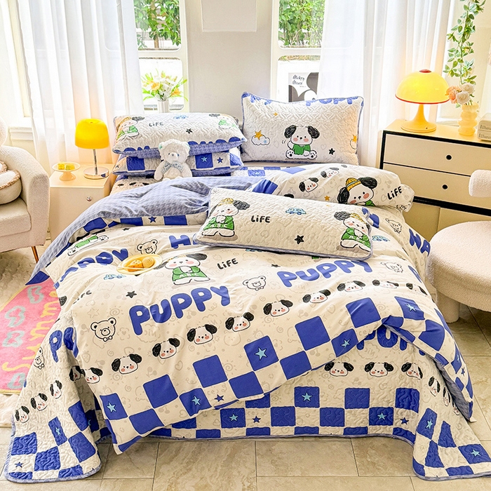 91家纺网 家纺一手货源 找家纺 美达家纺 2025新款A类全棉夹棉洛丽塔系列双面全棉榻榻米床盖四件套 欢喜狗狗