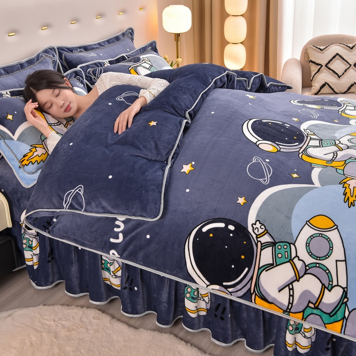 91家纺网 家纺一手货源 找家纺 晚静家纺 2024新款8.5斤牛奶绒金貂法莱绒床裙款保暖绒四件套 太空人