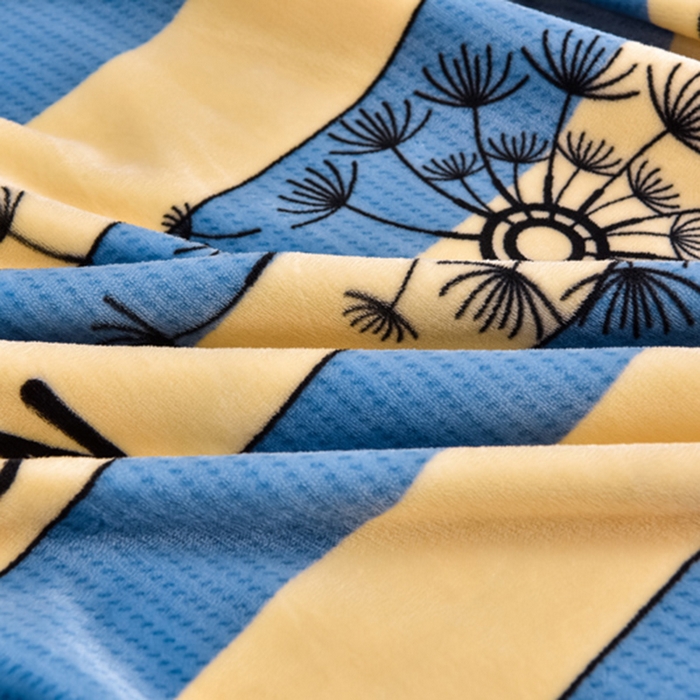 91家纺网 家纺一手货源 找家纺 晚静家纺 2024新款8.5斤牛奶绒金貂法莱绒床裙款保暖绒四件套 蓝色蒲公英