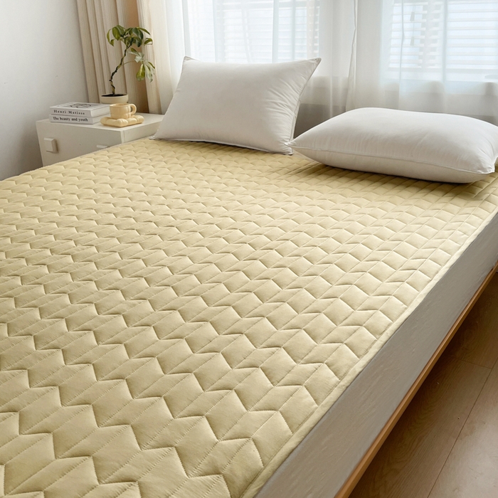 91家纺网 家纺一手货源 找家纺 2024新款40支全棉夹棉床垫 浅黄