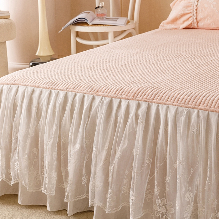 91家纺网 家纺一手货源 找家纺 胜权家纺 2024秋冬新款5D雕花着色牛奶绒法式奶油风夹棉单床裙 蜜粉