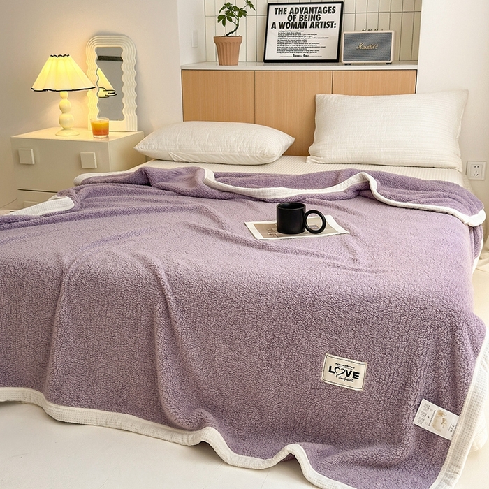 91家纺网 家纺一手货源 找家纺 沐棉 2024新款牛奶绒菠萝格包边羊羔绒泰迪绒毛毯-静物图 星辰紫