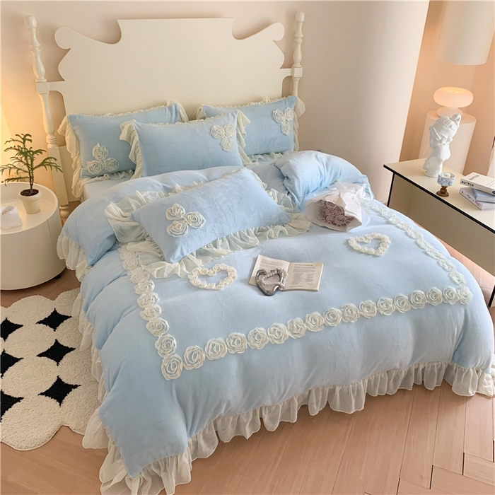 91家纺网 家纺一手货源 找家纺 富盛家纺 2024新款牛奶绒盘花刺绣四件套-玫瑰花园 玫瑰花园-蓝