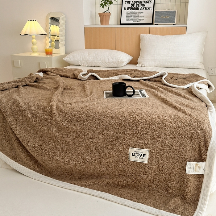 91家纺网 家纺一手货源 找家纺 沐棉 2024新款牛奶绒菠萝格包边羊羔绒泰迪绒毛毯-静物图 简约咖