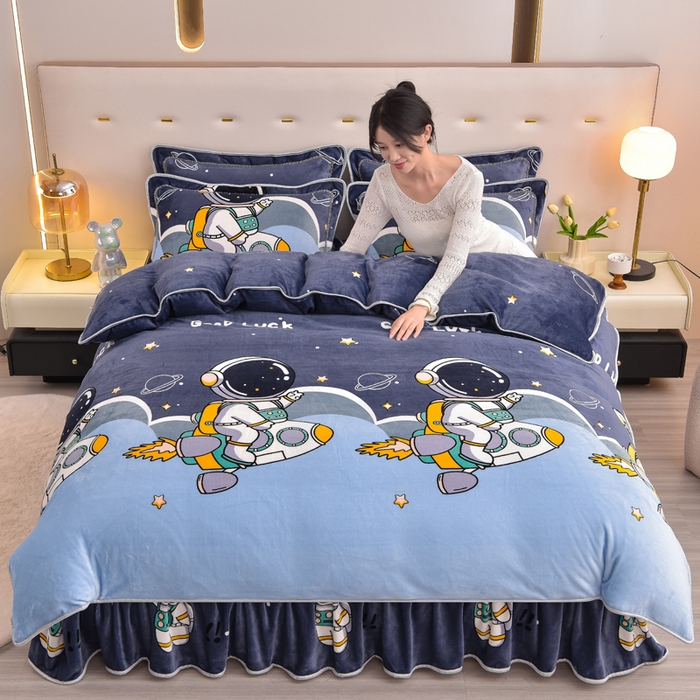 91家纺网 家纺一手货源 找家纺 晚静家纺 2024新款8.5斤牛奶绒金貂法莱绒床裙款保暖绒四件套 太空人