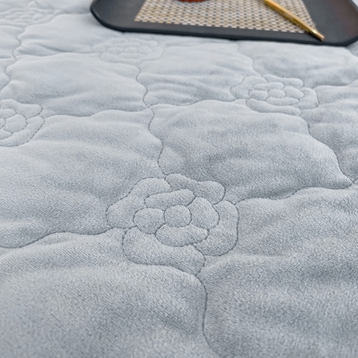 91家纺网 家纺一手货源 找家纺 优乐家纺 2025新款高克重宝宝绒夹棉床盖系列单枕套 爱丽丝-贵族灰