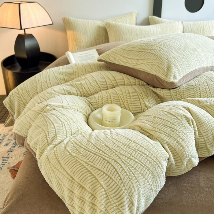 91家纺网 家纺一手货源 找家纺 2024新款A类双色立体浮雕牛奶绒加厚四件套 莱茵河畔-卡其